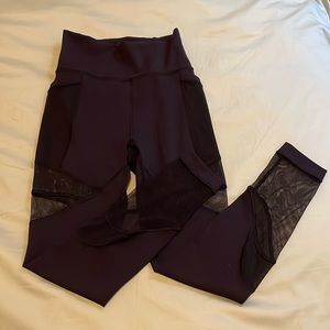 Never worn black Lululemon leggings